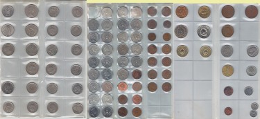 Verschiedene Kursmünzen aus aller Welt aus/im Album