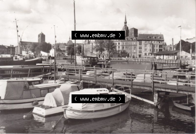 Ansichtskarte DDR Bezirk Rostock, Stadtkreis Stralsund, Hansestadt Stralsund: Hafen, Einbildkarte, Planet Verlag Berlin (1) Sammlung