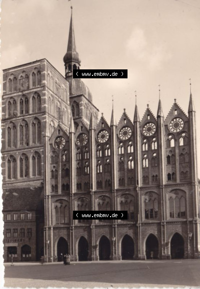 Ansichtskarte DDR Bezirk Rostock, Stadtkreis Stralsund, Hansestadt Stralsund: Foto-Schindler, Bützow, Rathaus in Stralsund, ungelaufen... Sammlung