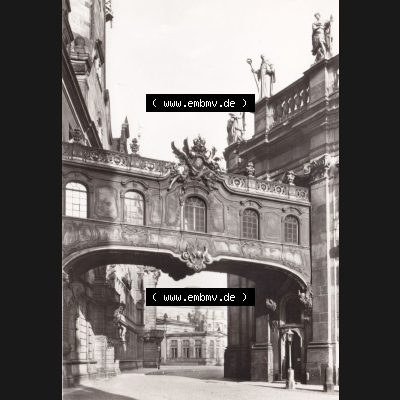 Ansichtskarte DDR Bezirk Dresden, Kreis Dresden, Stadt Dresden: Übergang vm Schloß zur Hofkirche um 1896 (1) Sammlung