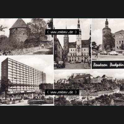 Ansichtskarte DDR Bezirk Dresden, Kreis Bautzen, Stadt Bautzen: In s/w Schwarzweiß Postkarte Jugendherberge, Rathaus, Lauenturm, Hochhaus am Platz der Roten... Sammlung