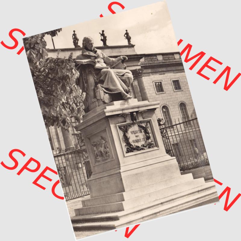 Ansichtskarte DDR Bezirk Berlin, Stadt Berlin: In s/w Schwarzweiß Postkarte Wilhelm von Humboldt Denkmal und Univiersität (1) Sammlung