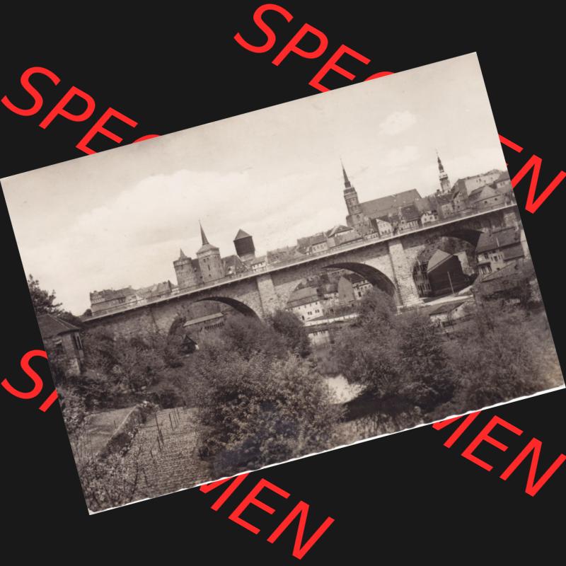 Ansichtskarte DDR Bezirk Dresden, Kreis Bautzen, Stadt Bautzen: In s/w Schwarzweiß Postkarte Friedensbrücke mit Altstadt (1) Sammlung