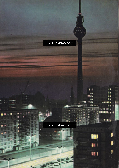 Ansichtskarte DDR Bezirk Berlin, Stadt Berlin-Mitte: Nachts, Blivk zum Fernseh- und UKW-Turm (1) Sammlung