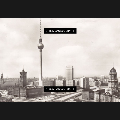 Ansichtskarte DDR Bezirk Berlin, Stadt Berlin-Mitte: 1974, Blick zum Rathaus, Fernseh- und UKW-Turm (1) Sammlung