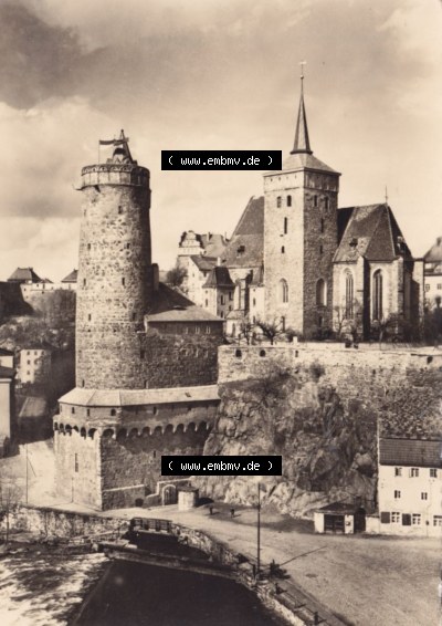 Ansichtskarte DDR Bezirk Dresden, Kreis Bautzen, Stadt Bautzen: In s/w Schwarzweiß Postkarte Alte Wasserkunst und Michaeliskirche... Sammlung