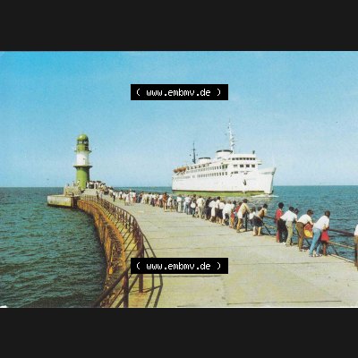 Ansichtskarte DDR Bezirk Rostock, Stadtkreis Rostock, Hansestadt Rostock, Ortsteil Seebad Warnemünde DDR Rostock Warnemünde Fährschiff an der Westmole Farbfoto 300951-89... Sammlung