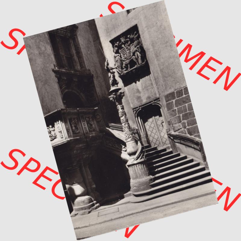 Ansichtskarte DDR Bezirk Dresden, Kreis Görlitz, Stadt Görlitz: In s/w Schwarzweiß Rathausstreppe mit Justitia und Kanzel (1) Sammlung
