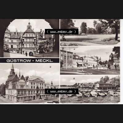 Ansichtskarte Bezirk Bezirk Schwerin, Kreis Güstrow, Stadt-Güstrow 1977, Schloss, Rathaus, Rosengarten, Eisenbahnstraße, Bootshäuser am Inselsee... Sammlung