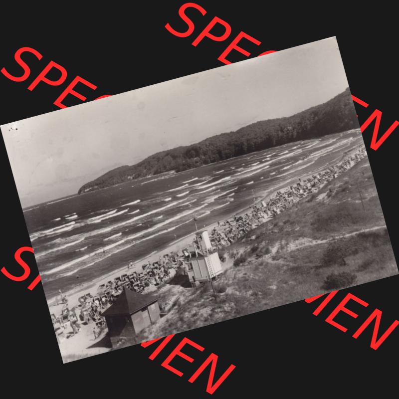 Alte Ansichtskarte DDR Bezirk Rostock, Kreis Rügen, Ostseebad Binz, 1967, Binzer Strand mit Badegästen. Ansichtskarte bzw. Postkarte in s/w - schwarzweiß... Sammlung