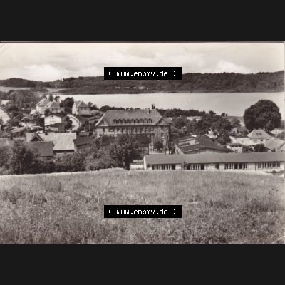 Alte Ansichtskarte DDR Bezirk Rostock, Kreis Rügen, Ostseebad Binz, Binz mit Blick zur Polytechnischen Oberschule. Ansichtskarte bzw. Postkarte in s/w - schwarzweiß... Sammlung