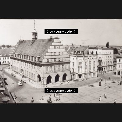 Ansichtskarte DDR Bezirk Rostock, Kreis Greifswald unsortiert Blick zum Rathaus. Ansichtskarte bzw. Postkarte in schwarzweiß - s/w aus DDR-Zeiten der Deutschen Demokratischen... Sammlung