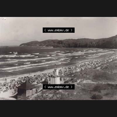 Alte Ansichtskarte DDR Bezirk Rostock, Kreis Rügen, Ostseebad Binz, 1967, Binzer Strand mit Badegästen. Ansichtskarte bzw. Postkarte in s/w - schwarzweiß... Sammlung
