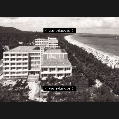 Alte Ansichtskarte DDR Bezirk Rostock, Kreis Rügen, Ostseebad Binz, Strand und Fertigteilhäuser. Ansichtskarte bzw. Postkarte in s/w - schwarzweiß aus... Sammlung