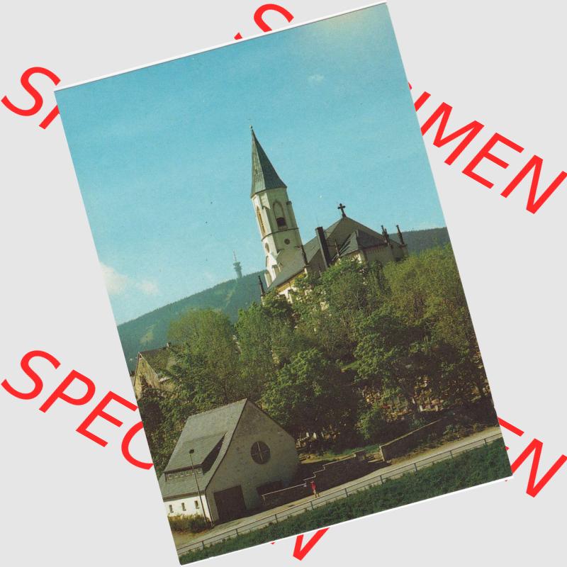 AK DDR, Bezirk Karl-Marx-Stadt, Kreis Annaberg, Stadt Oberwiesenthal in Farbe Martin-Lurther-Kirche, Kurort. Ansichtskarte bzw. Postkarte aus DDR-Zeiten Bezirk Karl-Marx-Stadt... Sammlung