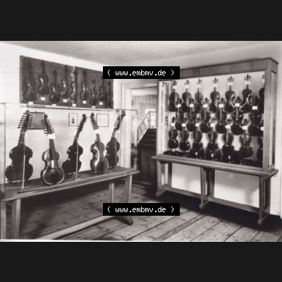 DDR Bezirk Karl-Marx-Stadt, Kreis Klingenthal, Stadt Markneukirchen, 1974 Musikinstrumenten-Museum, 10 Kleinbild-Fotos VEB Foto-Verlag, 9934 Erlbach III 23 27, III 23... Sammlung