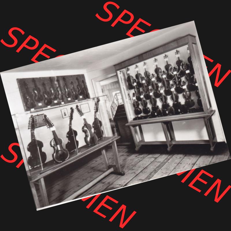 DDR Bezirk Karl-Marx-Stadt, Kreis Klingenthal, Stadt Markneukirchen, 1974 Musikinstrumenten-Museum, 10 Kleinbild-Fotos VEB Foto-Verlag, 9934 Erlbach III 23 27, III 23... Sammlung