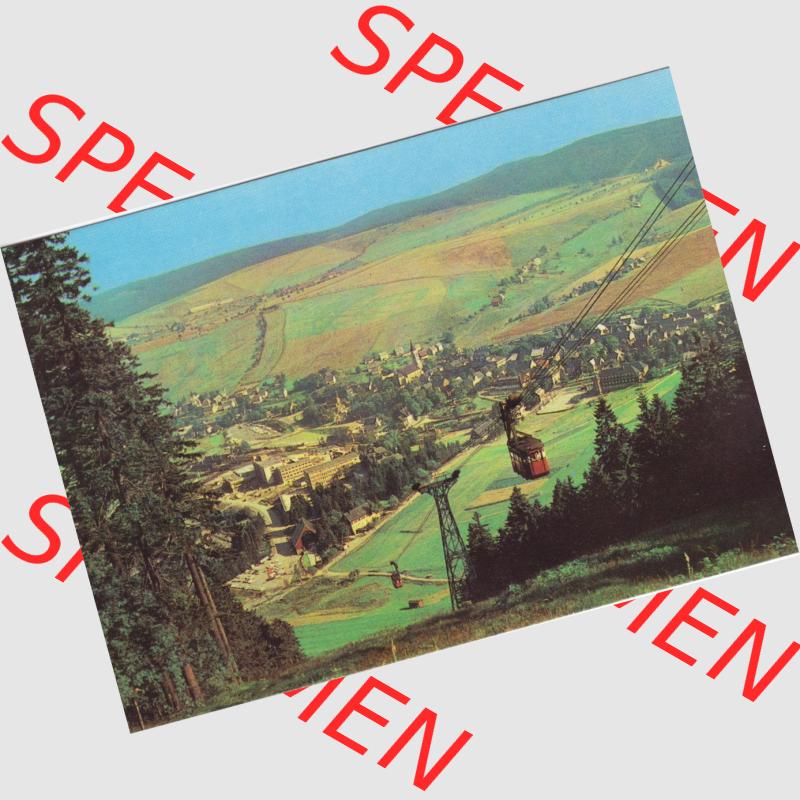AK DDR, Bezirk Karl-Marx-Stadt, Kreis Annaberg, Stadt Oberwiesenthal in Farbe im Sommer, Schwebebahn. Ansichtskarte bzw. Postkarte aus DDR-Zeiten Bezirk Karl-Marx-Stadt... Sammlung