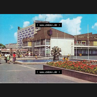 Ansichtskarten DDR Bezirk Leipzig, Leipzig Stadt in Farbe, Am Sachsenplatz, ungelaufen. Ansichtskarte bzw. Postkarte aus DDR-Zeiten Bezirk Leipzig der Deutschen Demokratischen... Sammlung