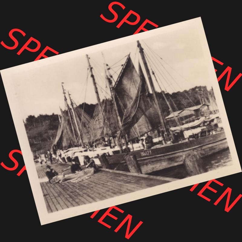 Fotos DDR Bezirk Rostock, Kreis Rügen, Insel Rügen Stubbenkammer, Foto-Mappe mit 10 Echte Fotos Fischkutter im Hafen. DDR Bezirk Rostock, Kreis Rügen,... Sammlung
