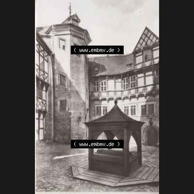 Fotos der DDR, Bezirk Karl-Marx-Stadt, Kreis Auerbach, Burg Falkenstein 1979, Burghof mit Brunnen. Fotos aus DDR-Zeiten Bezirk Karl-Marx-Stadt der Deutschen Demokratischen... Sammlung