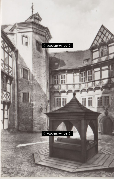 Burghof mit Brunnen, DDR-Zeiten Bezirk Karl-Marx-Stadt Sammlung