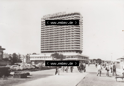 Ansichtskarte DDR Bezirk Rostock, Stadtkreis Rostock, Hansestadt Rostock-Warnemünde Ansicht 1980, Interhotel Neptun, Einbildkarte.... Sammlung