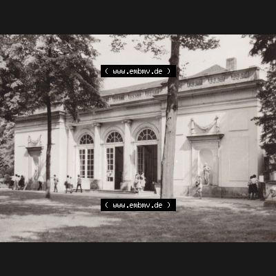 Altes Foto Wörlitz DDR Bezirk Halle, Kreis Wittenberg, Wörlitzer Park 1970-er Jahre in s/w, 1976, Sommersaal. Foto-Abzüge aus DDR-Zeiten Bezirk Halle der... Sammlung