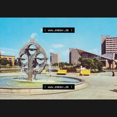 Ansichtskarten DDR Bezirk Rostock, Stadtkreis Rostock, Hansestadt Rostock Südstadt Wasserspieke bzw. Springbrunnen. Alte Ansicht in der DDR Bezirk Rostock, Stadtkreis... Sammlung