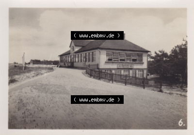 Foto DDR Bezirk Rostock, Kreis Ribnitz-Damgarten, Ostseebad Prerow Mappe in s/w 1975, 6. HO-Gaststätte Dünenhaus. Altes Foto... Sammlung