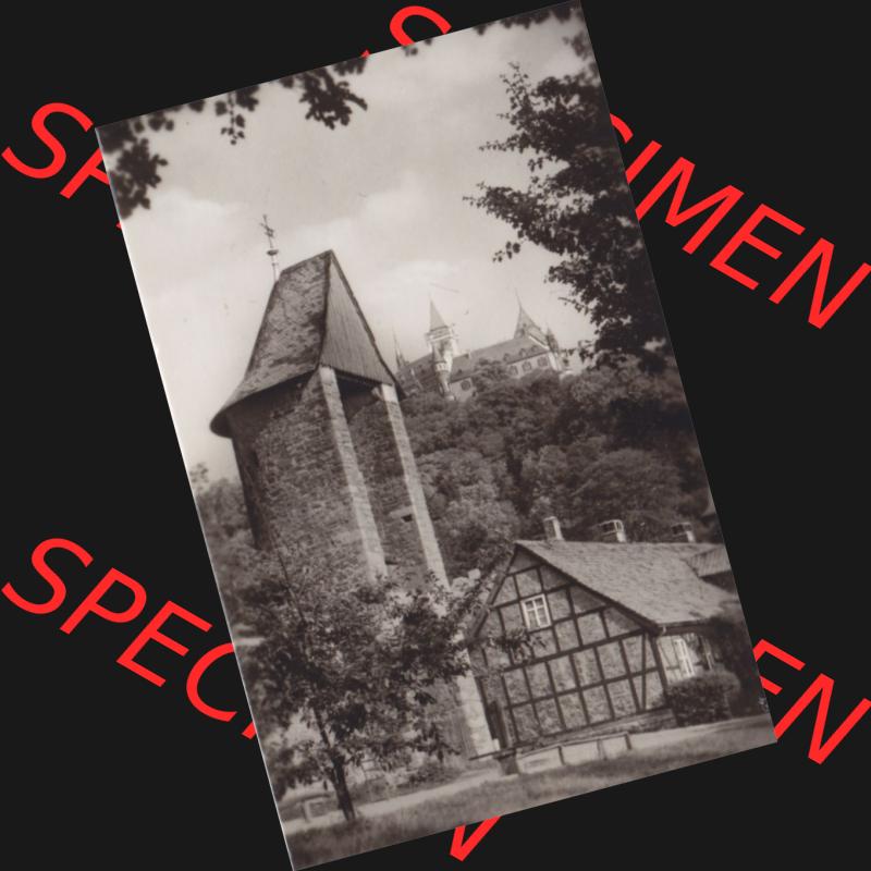 Altes Foto der DDR, Bezirk Magdeburg, Kreis Wernigerode, Stadt Wernigerode am Harz 1970, Alter Wachturm mit Blick auf Schloss. Das alte Foto wurde 1970 innerhalb einer Foto-Mappe... Sammlung