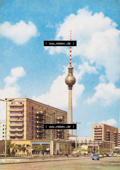 Ansichtskarte DDR Bezirk Berlin, Stadt Berlin Ansicht in Farbe Karl-Marx-Allee und Fernsehturm. Stadtansichten der Stadt Berlin,... Sammlung
