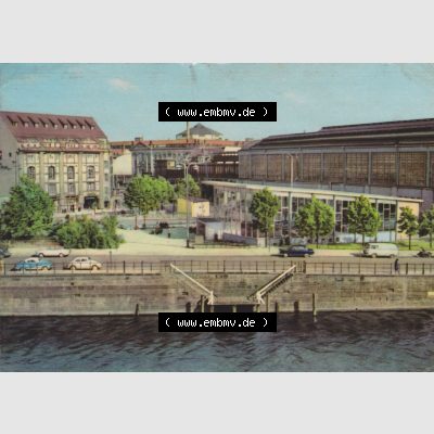 Ansichtskarte DDR Bezirk Berlin, Stadt Berlin Ansicht in Farbe 1965, S-Bahnhof Friedrichtstraße. Stadtansichten der Stadt Berlin, mit Ansicht in Farbe / Color der Hauptstadt... Sammlung