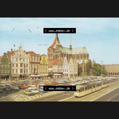 Ansichtskarte DDR Bezirk Rostock, Stadtkreis Rostock, Hansestadt Rostock Ansicht 1985, Thälmannplatz mit Marienkirche, Einbildkarte in Farbe. Alte Ansicht in Farbe /... Sammlung