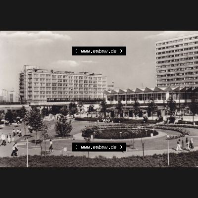 Ansichtskarten DDR Bezirk Berlin, Stadt Berlin in s/w 1977, Rathaus-Straße, Berlin - Hauptstadt der DDR. Stadtansichten der Stadt Berlin, mit alter Ansicht in Schwarzweiß... Sammlung
