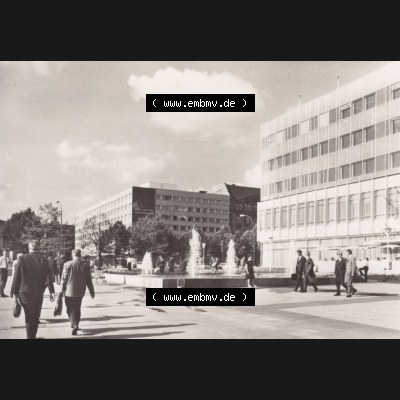 Ansichtskarten DDR Bezirk Berlin, Stadt Berlin in s/w / schwarzweiß, Graphokopie H. Sander K.G. Berlin 1966, Friedrichstraße - Ecke Unter den... Sammlung