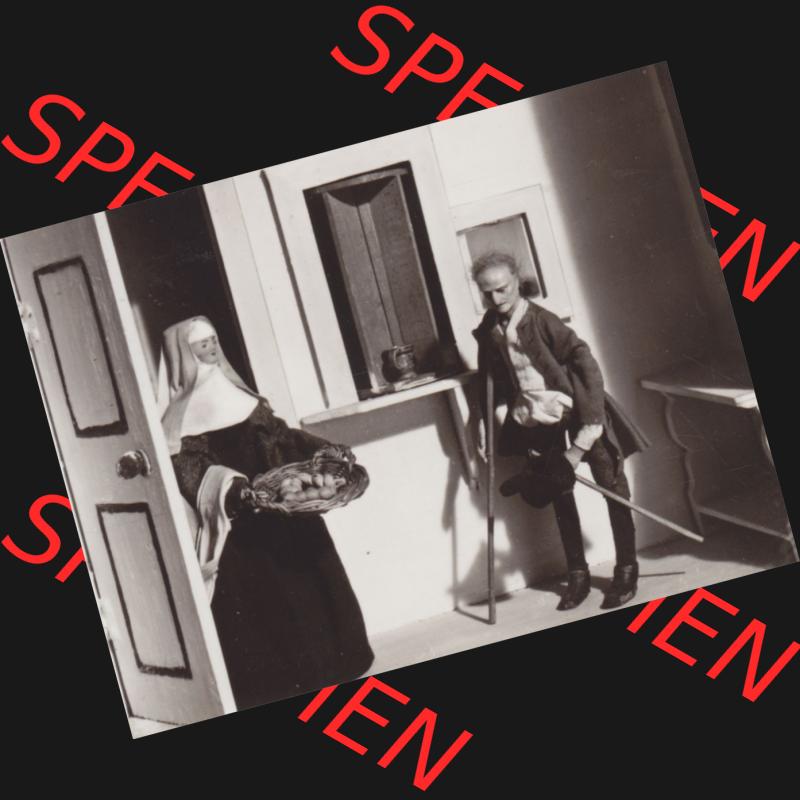 Fotos DDR Bezirk Erfurt, Kreis Arnstadt, Stadt Arnstadt Schloss-Museum Mon Plaisir 1977, Puppenstadt, Bettler an der Klosterpforte. Foto aus Fotomappe mit 10 Fotos aus dem... Sammlung