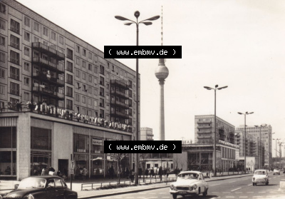 Dick-Foto-Verlag, Erlbach im Vogtland Karl-Marx-Allee mit Fernsehturm und UKW-Turm, DDR bis 1990 zu DDR-Zeiten Sammlung
