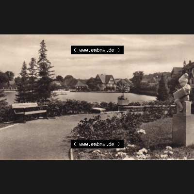 Fotos DDR, Bezirk Magdeburg, Kreis Wernigerode, Gemeinde Ilsenburg / Harz 1965, Ilsenburg Partie im Park. Das alte Foto wurde 1965 innerhalb einer Foto-Mappe mit 10 ECHTE... Sammlung