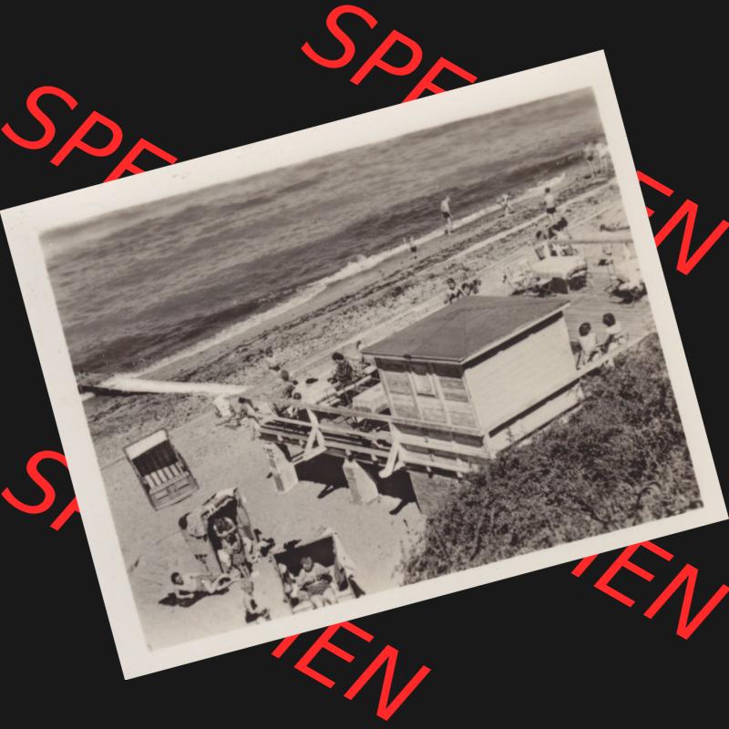 Altes Foto aus DDR Bezirk Rostock, Kreis Bad Doberan, Ostseebad Rerik 1955, Strand. Foto in s/w - schwarzweiß aus DDR-Zeiten der Deutschen Demokratischen Republik vom... Sammlung