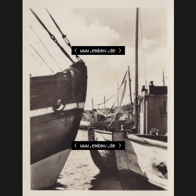 Altes Foto DDR Bezirk Rostock, Kreis Rügen, Ostseebad Sassnitz 1954, Vor Anker. Altes Foto DDR Bezirk Rostock, Kreis Rügen, Ostseebad Sassnitz auf der Insel... Sammlung