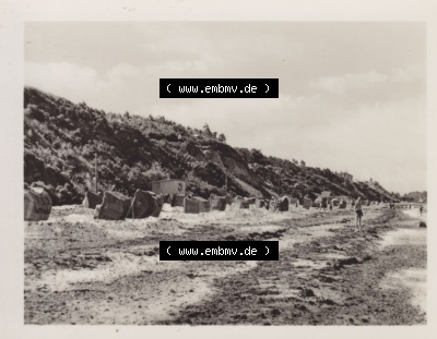 Altes Foto aus DDR Bezirk Rostock, Kreis Bad Doberan, Ostseebad Rerik 1955, Sommerstrand. Foto in s/w - schwarzweiß aus DDR-Zeiten... Sammlung