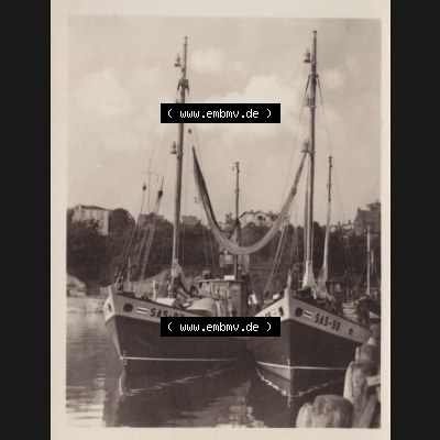 Altes Foto DDR Bezirk Rostock, Kreis Rügen, Ostseebad Sassnitz 1954, Boote im Hafen von Saßnitz. Altes Foto DDR Bezirk Rostock, Kreis Rügen, Ostseebad... Sammlung