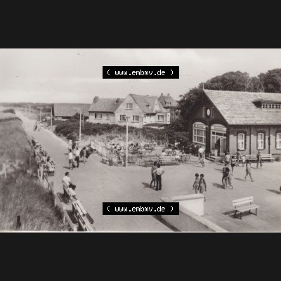 Altes Foto DDR Bezirk Rostock, Kreis Rostock, Ostseebad Graal-Müritz 1975, An der Milchbar Seestern. Altes Foto mit Ansicht der DDR Bezirk Rostock, Kreis Rostock,... Sammlung