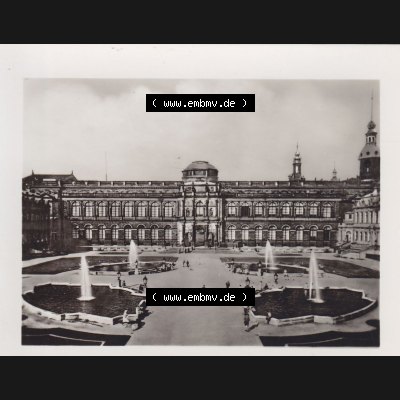 Fotos DDR Bezirk Dresden, Kreis Dresden, Stadt Dresden Gemäldegalerie Alte Meister, Foto vom Gemälde 1972, Zwingerhof mit Blick auf Gemäldegalerie. Foto von... Sammlung