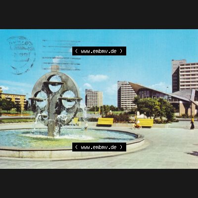 Alte Ansichtskarte mit Ansicht der DDR Bezirk Rostock, Stadtkreis & Hansestadt Rostock 1984, Rostocker Südstadt, Wsserspiel. Digitales Bildmaterial von Farbigen bzw.... Sammlung