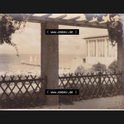Altes Foto aus DDR Bezirk Rostock, Kreis Rügen, Ostseebad Binz 1959, 1372 Laubengang mit Blick zum Seesteg. Digitales Bildmaterial von Fotos aus der DDR, der Deutschen... Sammlung