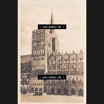 Alte Foto-Ansicht DDR Bezirk Rostock, Kreis Stralsund, Hansestadt Stralsund 1. Nikolaikirche und Rathaus. Foto aus Foto-Mappe vom Verlag Werner Schwarz, Stralsund.... Sammlung