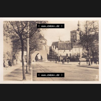 Alte Foto-Ansicht DDR Bezirk Rostock, Kreis Stralsund, Hansestadt Stralsund 2. Vor dem Knieper-Tor. Foto aus Foto-Mappe vom Verlag Werner Schwarz, Stralsund. Die... Sammlung