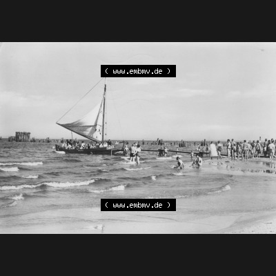 Ansichtskarte mit Ansicht Ostseebad Heringsdorf 1982, Am Strand von Heringsdorf. Alte Ansichtskarte der DDR Bezirk Rostock, Kreis Bad Wolgast, Ostseebad Heringsdorf im online Katalog... Sammlung